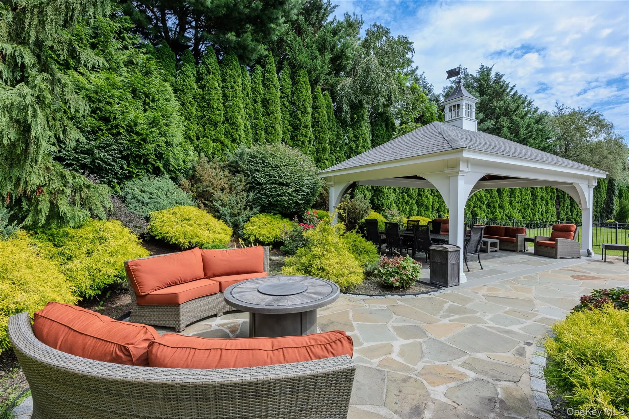 10 Meadow Glen Road, Smithtown, NY, 5 Bedrooms Bedrooms, 13 Rooms Rooms,5 BathroomsBathrooms,Residential,For Rent,Meadow Glen,0,1047481 10 Meadow Glen Road, Smithtown, NY, 5 Bedrooms Bedrooms, 13 Rooms Rooms,5 BathroomsBathrooms,Residential,For Rent,Meadow Glen,0,1047481
