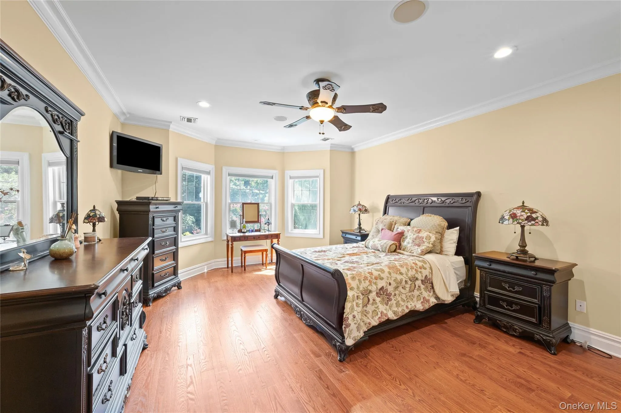 10 Meadow Glen Road, Smithtown, NY, 5 Bedrooms Bedrooms, 13 Rooms Rooms,5 BathroomsBathrooms,Residential,For Rent,Meadow Glen,0,1047481 10 Meadow Glen Road, Smithtown, NY, 5 Bedrooms Bedrooms, 13 Rooms Rooms,5 BathroomsBathrooms,Residential,For Rent,Meadow Glen,0,1047481