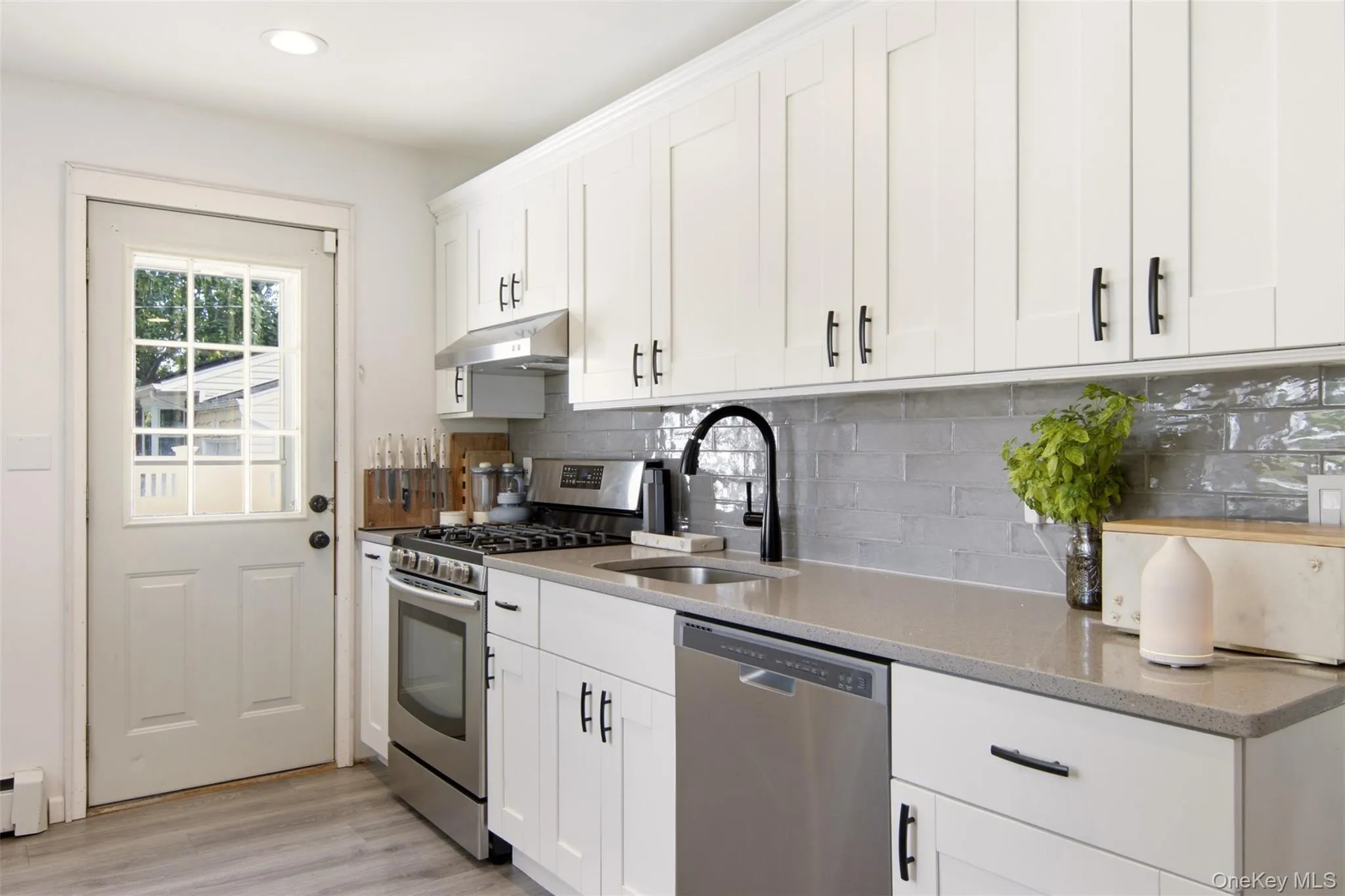 8 Glen Way, Brookhaven, NY, 4 Bedrooms Bedrooms, 11 Rooms Rooms,3 BathroomsBathrooms,Residential,For Rent,Glen,0,1047485 8 Glen Way, Brookhaven, NY, 4 Bedrooms Bedrooms, 11 Rooms Rooms,3 BathroomsBathrooms,Residential,For Rent,Glen,0,1047485