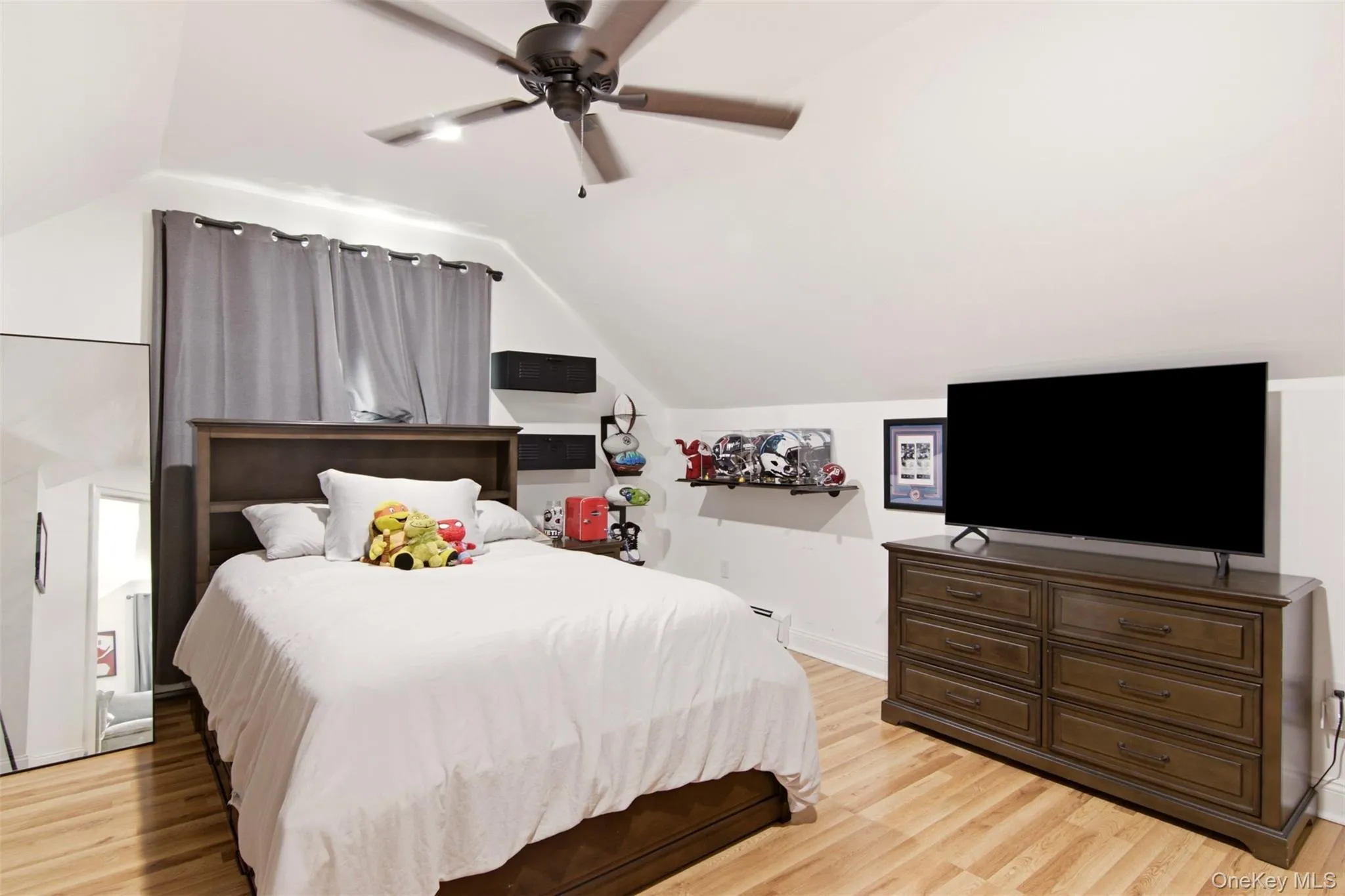 8 Glen Way, Brookhaven, NY, 4 Bedrooms Bedrooms, 11 Rooms Rooms,3 BathroomsBathrooms,Residential,For Rent,Glen,0,1047485 8 Glen Way, Brookhaven, NY, 4 Bedrooms Bedrooms, 11 Rooms Rooms,3 BathroomsBathrooms,Residential,For Rent,Glen,0,1047485
