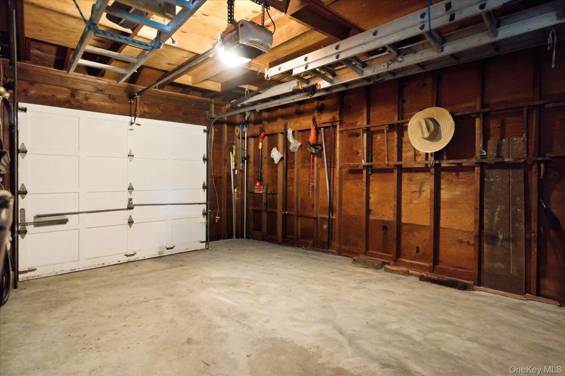 Attached garage Attached garage