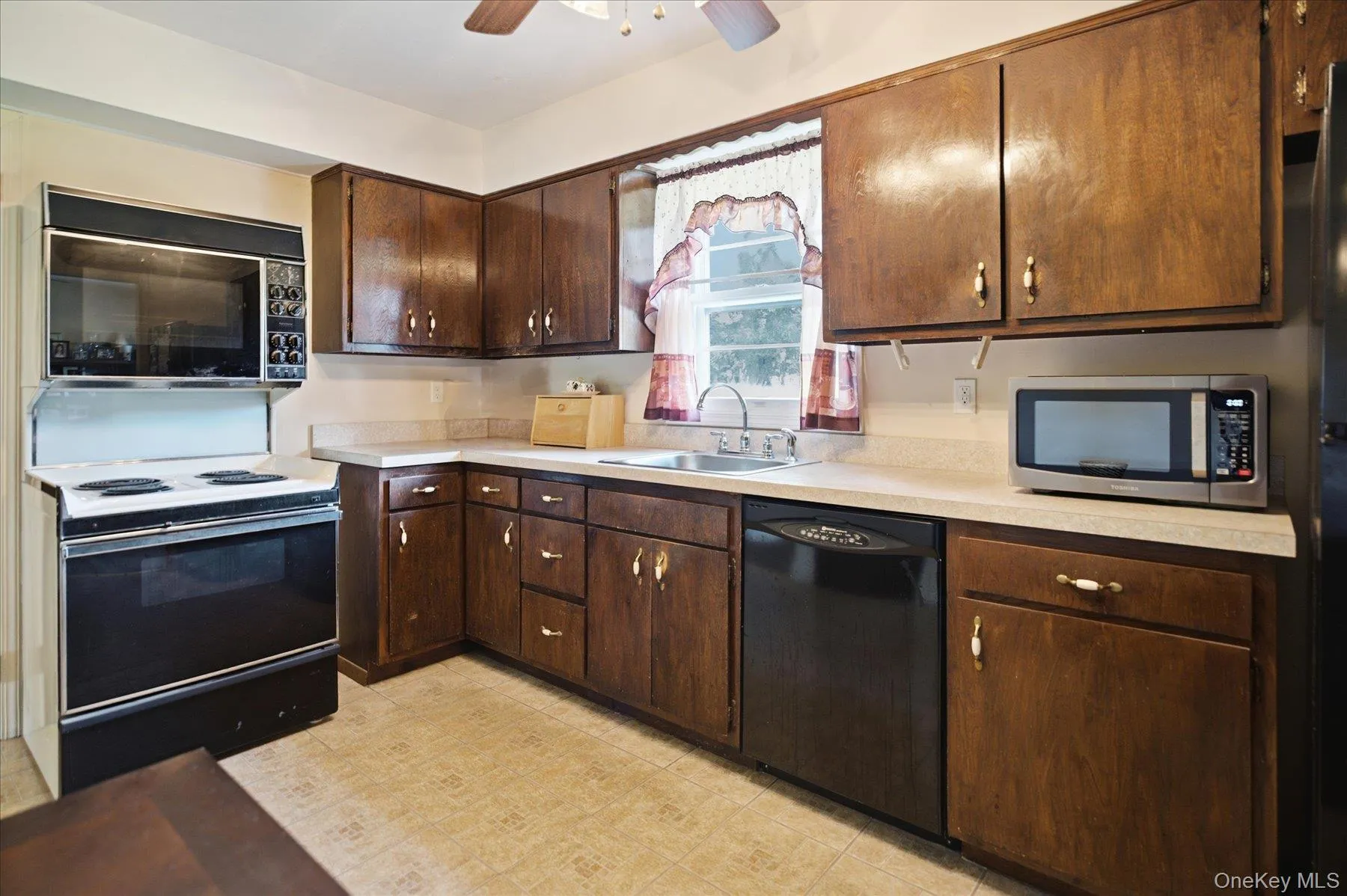 9 Mill Pond Lane, Brookhaven, NY, 3 Bedrooms Bedrooms, 7 Rooms Rooms,1 BathroomBathrooms,Residential,For Rent,Mill Pond,0,1047492 9 Mill Pond Lane, Brookhaven, NY, 3 Bedrooms Bedrooms, 7 Rooms Rooms,1 BathroomBathrooms,Residential,For Rent,Mill Pond,0,1047492