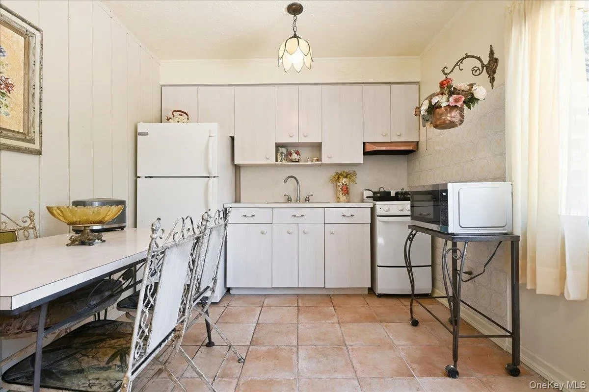 65 Riverside Avenue, Oyster Bay, NY, 4 Bedrooms Bedrooms, 7 Rooms Rooms,1 BathroomBathrooms,Residential,For Rent,Riverside,0,1047495 65 Riverside Avenue, Oyster Bay, NY, 4 Bedrooms Bedrooms, 7 Rooms Rooms,1 BathroomBathrooms,Residential,For Rent,Riverside,0,1047495