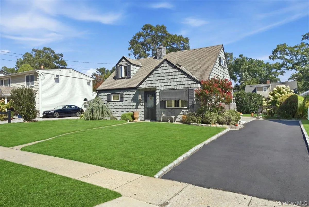 65 Riverside Avenue, Oyster Bay, NY, 4 Bedrooms Bedrooms, 7 Rooms Rooms,1 BathroomBathrooms,Residential,For Rent,Riverside,0,1047495 65 Riverside Avenue, Oyster Bay, NY, 4 Bedrooms Bedrooms, 7 Rooms Rooms,1 BathroomBathrooms,Residential,For Rent,Riverside,0,1047495