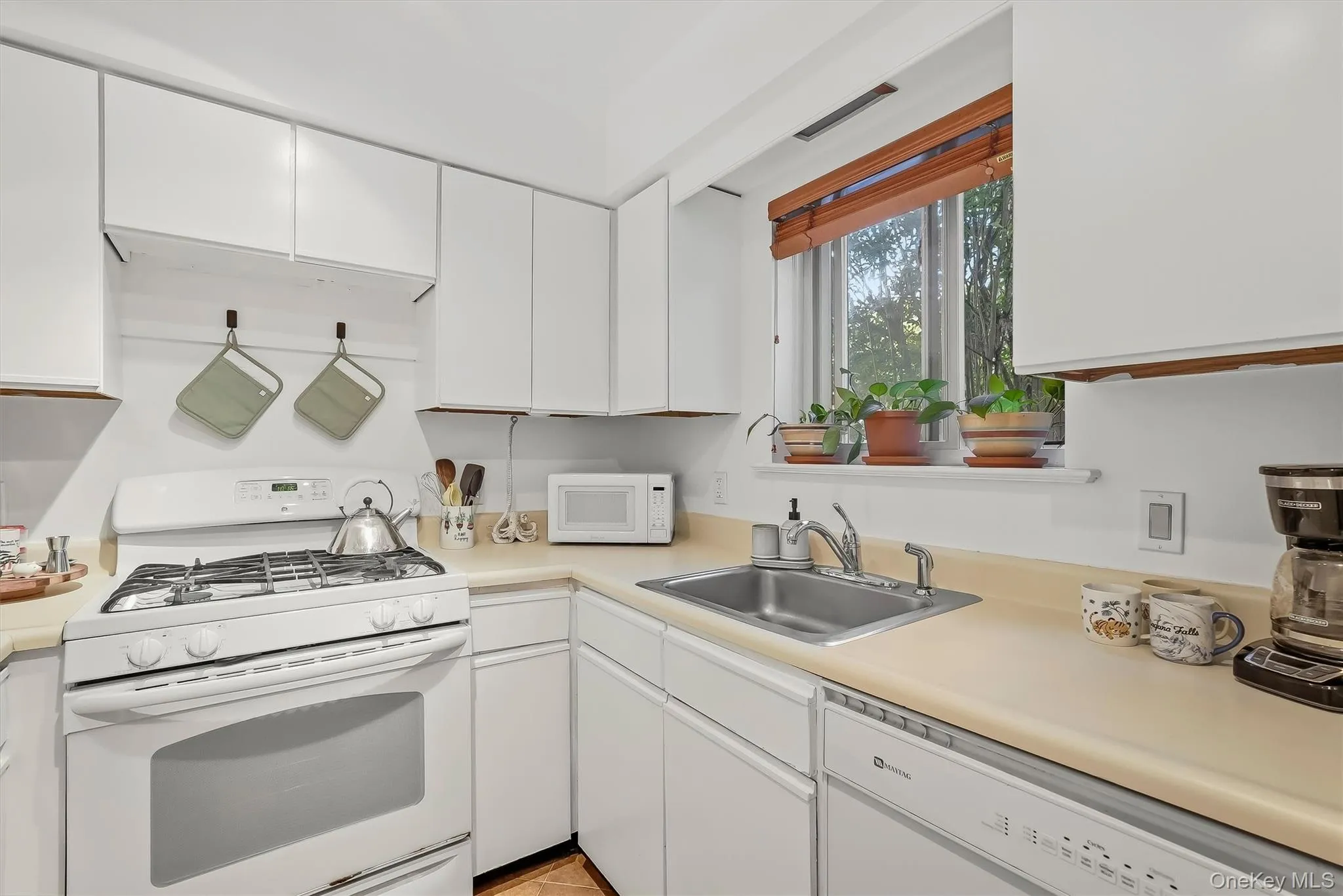 Functional kitchen with ample cabinetry, gas range, and plenty of prep space. Functional kitchen with ample cabinetry, gas range, and plenty of prep space.