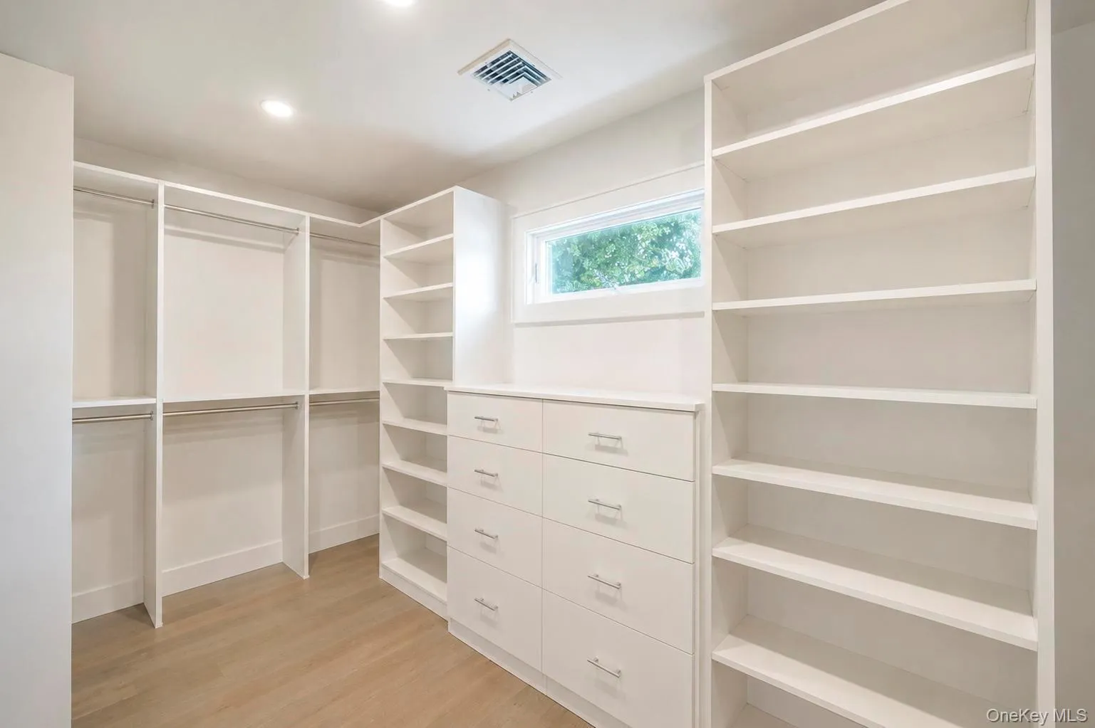 15 Dillon Drive, Huntington, NY, 4 Bedrooms Bedrooms, 8 Rooms Rooms,4 BathroomsBathrooms,Residential,For Rent,Dillon,0,1047498 15 Dillon Drive, Huntington, NY, 4 Bedrooms Bedrooms, 8 Rooms Rooms,4 BathroomsBathrooms,Residential,For Rent,Dillon,0,1047498
