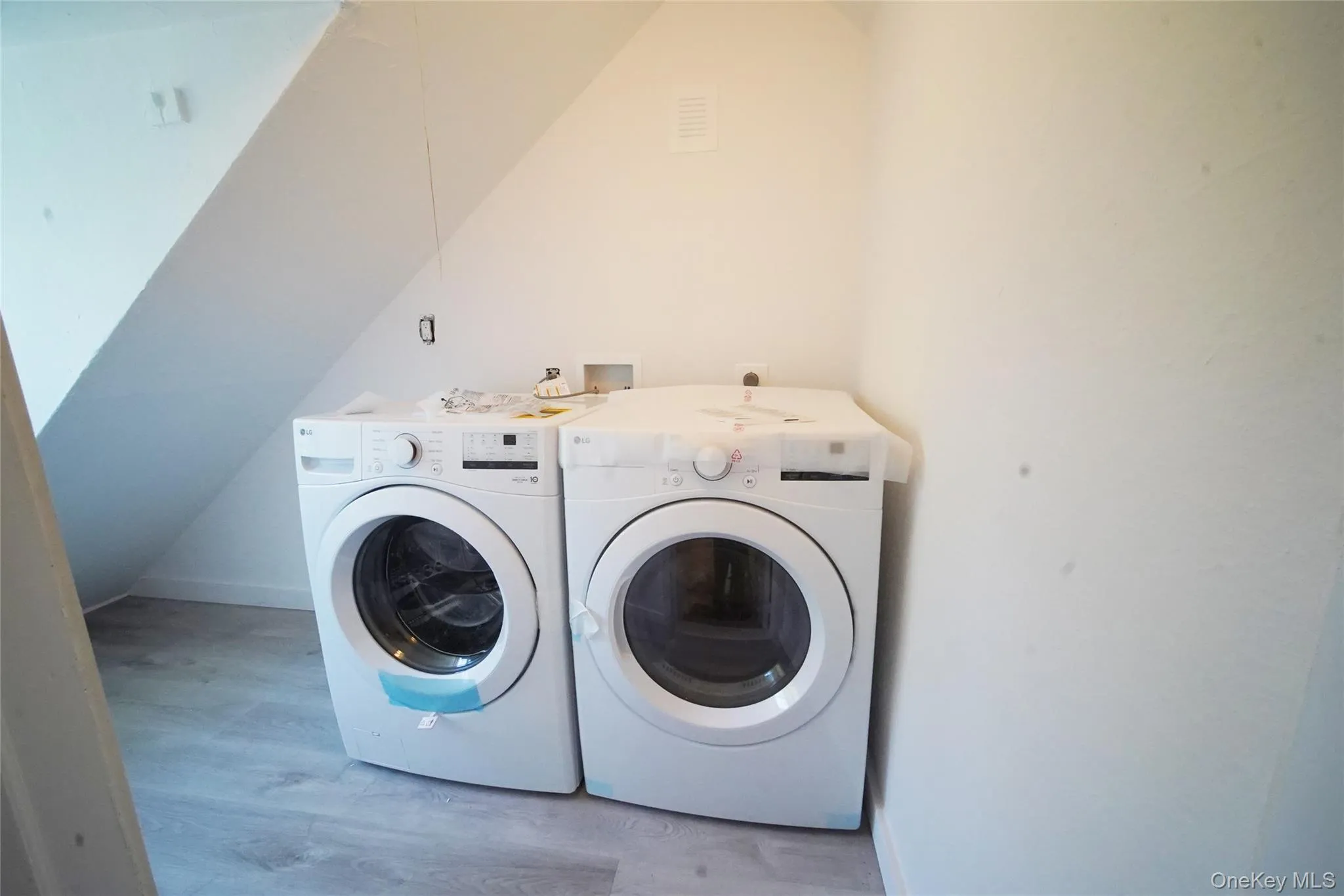416 Ridgeway, White Plains, NY, 2 Bedrooms Bedrooms, 6 Rooms Rooms,2 BathroomsBathrooms,Residential Lease,For Rent,Ridgeway,0,1047500 416 Ridgeway, White Plains, NY, 2 Bedrooms Bedrooms, 6 Rooms Rooms,2 BathroomsBathrooms,Residential Lease,For Rent,Ridgeway,0,1047500
