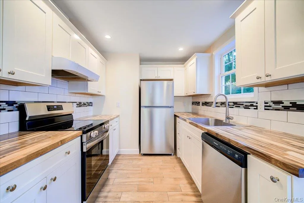 91 Delafield Street, Poughkeepsie, NY, 4 Bedrooms Bedrooms, 9 Rooms Rooms,2 BathroomsBathrooms,Residential,For Rent,Delafield,0,1047504 91 Delafield Street, Poughkeepsie, NY, 4 Bedrooms Bedrooms, 9 Rooms Rooms,2 BathroomsBathrooms,Residential,For Rent,Delafield,0,1047504