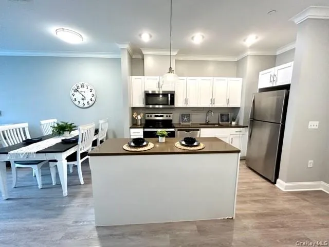 75 Hoffman Avenue, Babylon, NY, 1 Bedroom Bedrooms, 4 Rooms Rooms,1 BathroomBathrooms,Residential Lease,For Rent,Hoffman,0,1047507 75 Hoffman Avenue, Babylon, NY, 1 Bedroom Bedrooms, 4 Rooms Rooms,1 BathroomBathrooms,Residential Lease,For Rent,Hoffman,0,1047507