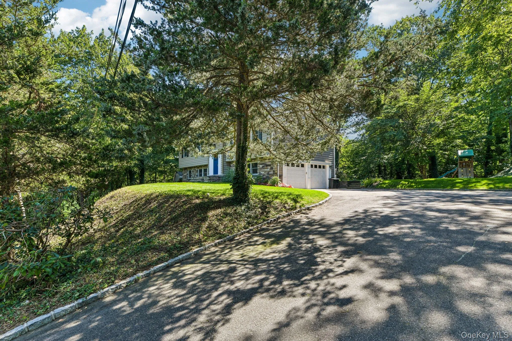Large driveway - Cobblestone pavers line the asphalt driveway Large driveway - Cobblestone pavers line the asphalt driveway