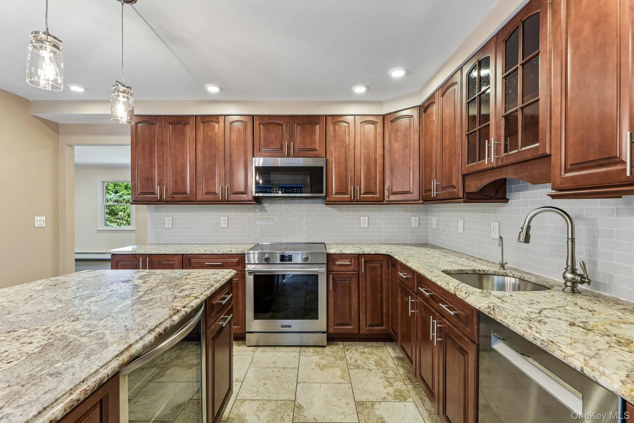 Plenty of counter space Plenty of counter space