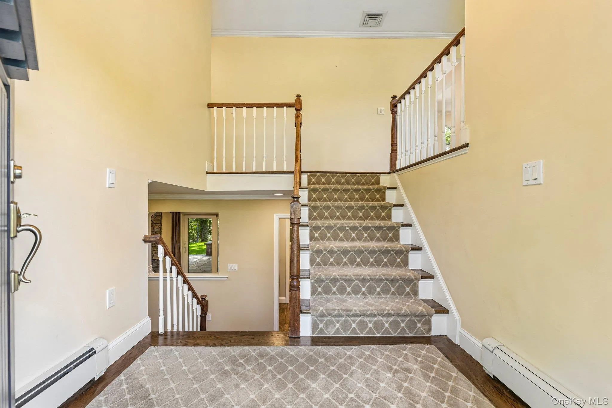 Wide entrance foyer Wide entrance foyer