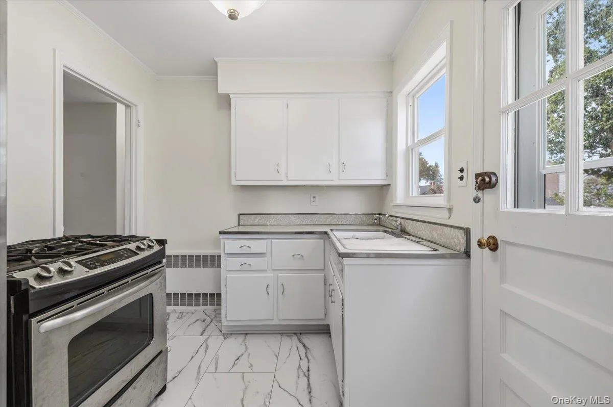 177 Toronto Avenue, Oyster Bay, NY, 4 Bedrooms Bedrooms, 8 Rooms Rooms,2 BathroomsBathrooms,Residential,For Rent,Toronto,0,1047510 177 Toronto Avenue, Oyster Bay, NY, 4 Bedrooms Bedrooms, 8 Rooms Rooms,2 BathroomsBathrooms,Residential,For Rent,Toronto,0,1047510