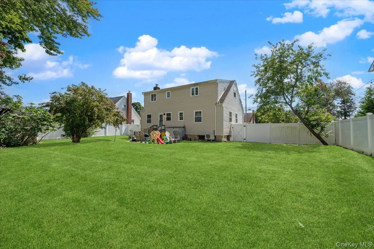 177 Toronto Avenue, Oyster Bay, NY, 4 Bedrooms Bedrooms, 8 Rooms Rooms,2 BathroomsBathrooms,Residential,For Rent,Toronto,0,1047510 177 Toronto Avenue, Oyster Bay, NY, 4 Bedrooms Bedrooms, 8 Rooms Rooms,2 BathroomsBathrooms,Residential,For Rent,Toronto,0,1047510