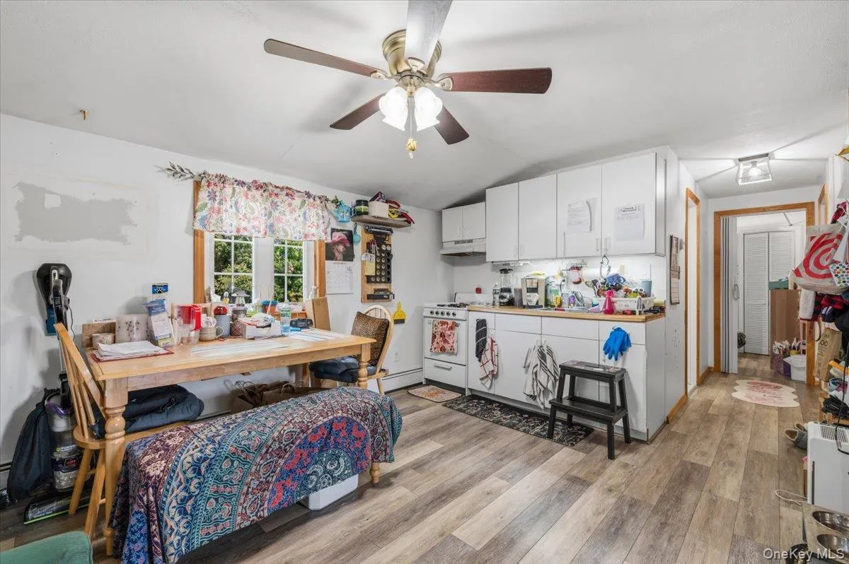 177 Toronto Avenue, Oyster Bay, NY, 4 Bedrooms Bedrooms, 8 Rooms Rooms,2 BathroomsBathrooms,Residential,For Rent,Toronto,0,1047510 177 Toronto Avenue, Oyster Bay, NY, 4 Bedrooms Bedrooms, 8 Rooms Rooms,2 BathroomsBathrooms,Residential,For Rent,Toronto,0,1047510