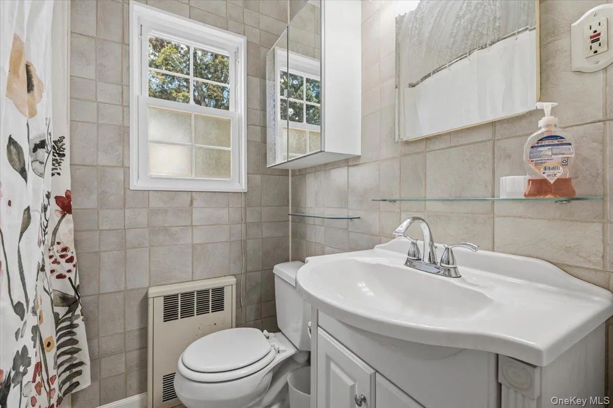 177 Toronto Avenue, Oyster Bay, NY, 4 Bedrooms Bedrooms, 8 Rooms Rooms,2 BathroomsBathrooms,Residential,For Rent,Toronto,0,1047510 177 Toronto Avenue, Oyster Bay, NY, 4 Bedrooms Bedrooms, 8 Rooms Rooms,2 BathroomsBathrooms,Residential,For Rent,Toronto,0,1047510