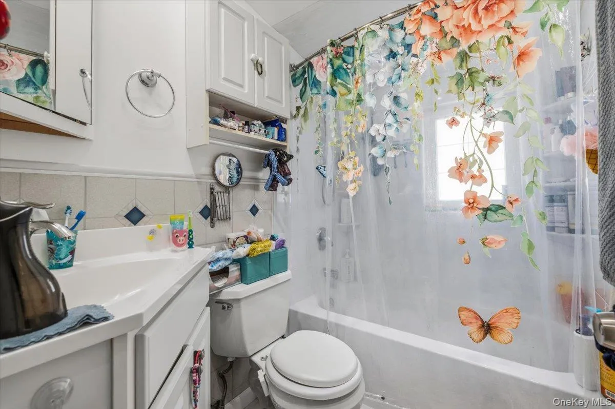 177 Toronto Avenue, Oyster Bay, NY, 4 Bedrooms Bedrooms, 8 Rooms Rooms,2 BathroomsBathrooms,Residential,For Rent,Toronto,0,1047510 177 Toronto Avenue, Oyster Bay, NY, 4 Bedrooms Bedrooms, 8 Rooms Rooms,2 BathroomsBathrooms,Residential,For Rent,Toronto,0,1047510