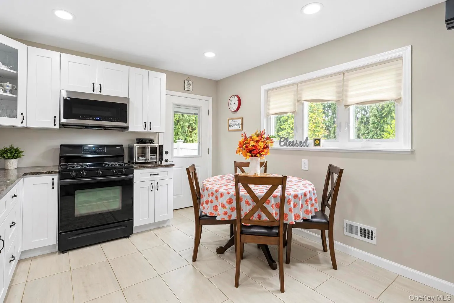 25 Marlboro Drive, Brookhaven, NY, 3 Bedrooms Bedrooms, 7 Rooms Rooms,2 BathroomsBathrooms,Residential,For Rent,Marlboro,0,1047521 25 Marlboro Drive, Brookhaven, NY, 3 Bedrooms Bedrooms, 7 Rooms Rooms,2 BathroomsBathrooms,Residential,For Rent,Marlboro,0,1047521