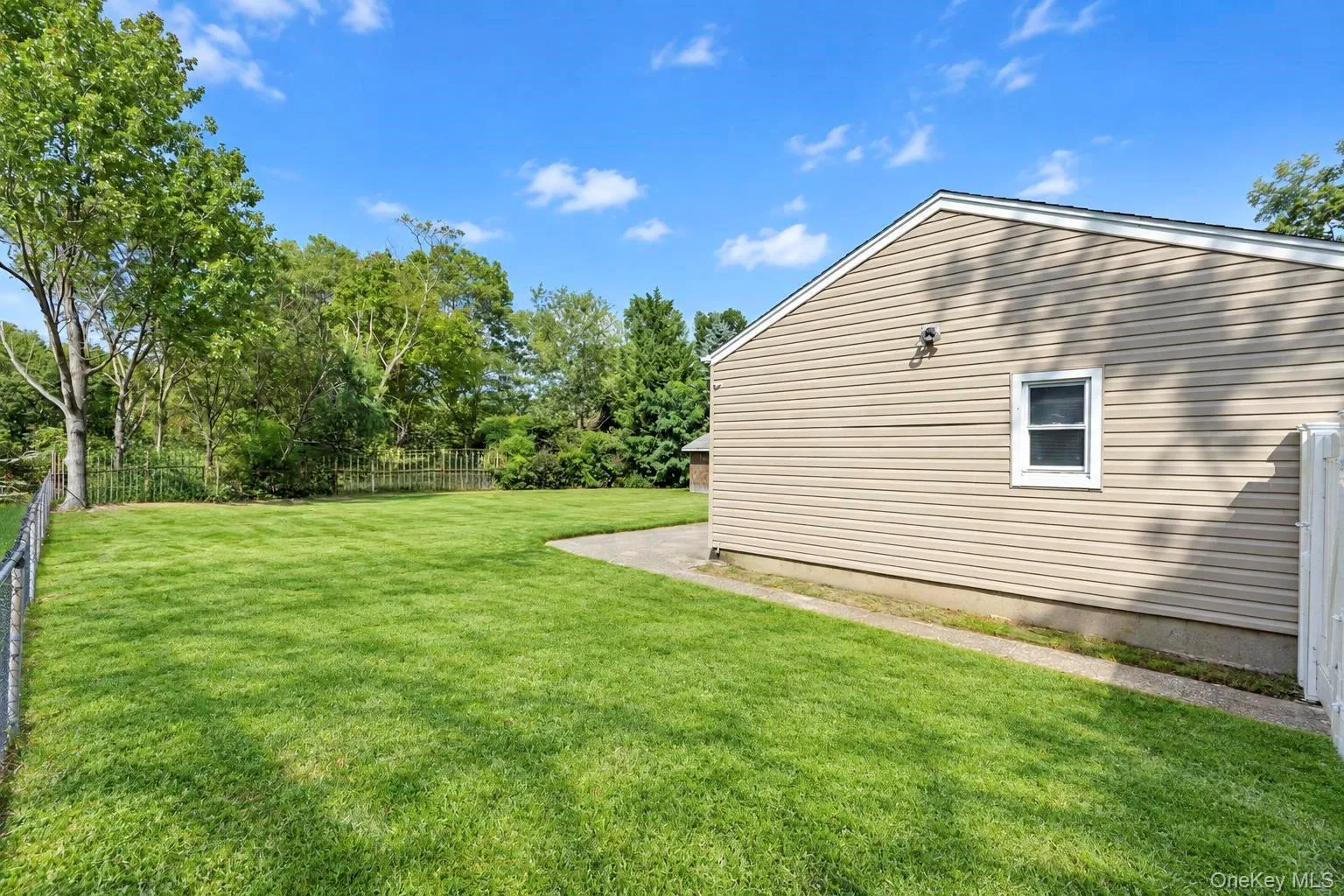 25 Marlboro Drive, Brookhaven, NY, 3 Bedrooms Bedrooms, 7 Rooms Rooms,2 BathroomsBathrooms,Residential,For Rent,Marlboro,0,1047521 25 Marlboro Drive, Brookhaven, NY, 3 Bedrooms Bedrooms, 7 Rooms Rooms,2 BathroomsBathrooms,Residential,For Rent,Marlboro,0,1047521