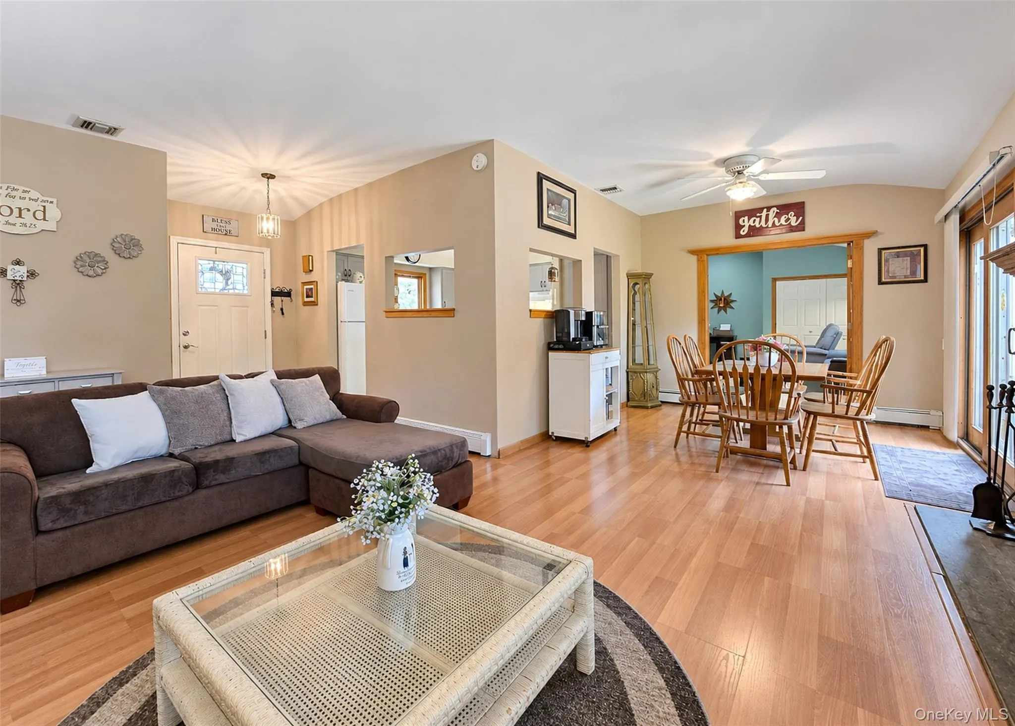 1 Lisa Lane, Brookhaven, NY, 4 Bedrooms Bedrooms, 10 Rooms Rooms,2 BathroomsBathrooms,Residential,For Rent,Lisa,0,1047527 1 Lisa Lane, Brookhaven, NY, 4 Bedrooms Bedrooms, 10 Rooms Rooms,2 BathroomsBathrooms,Residential,For Rent,Lisa,0,1047527