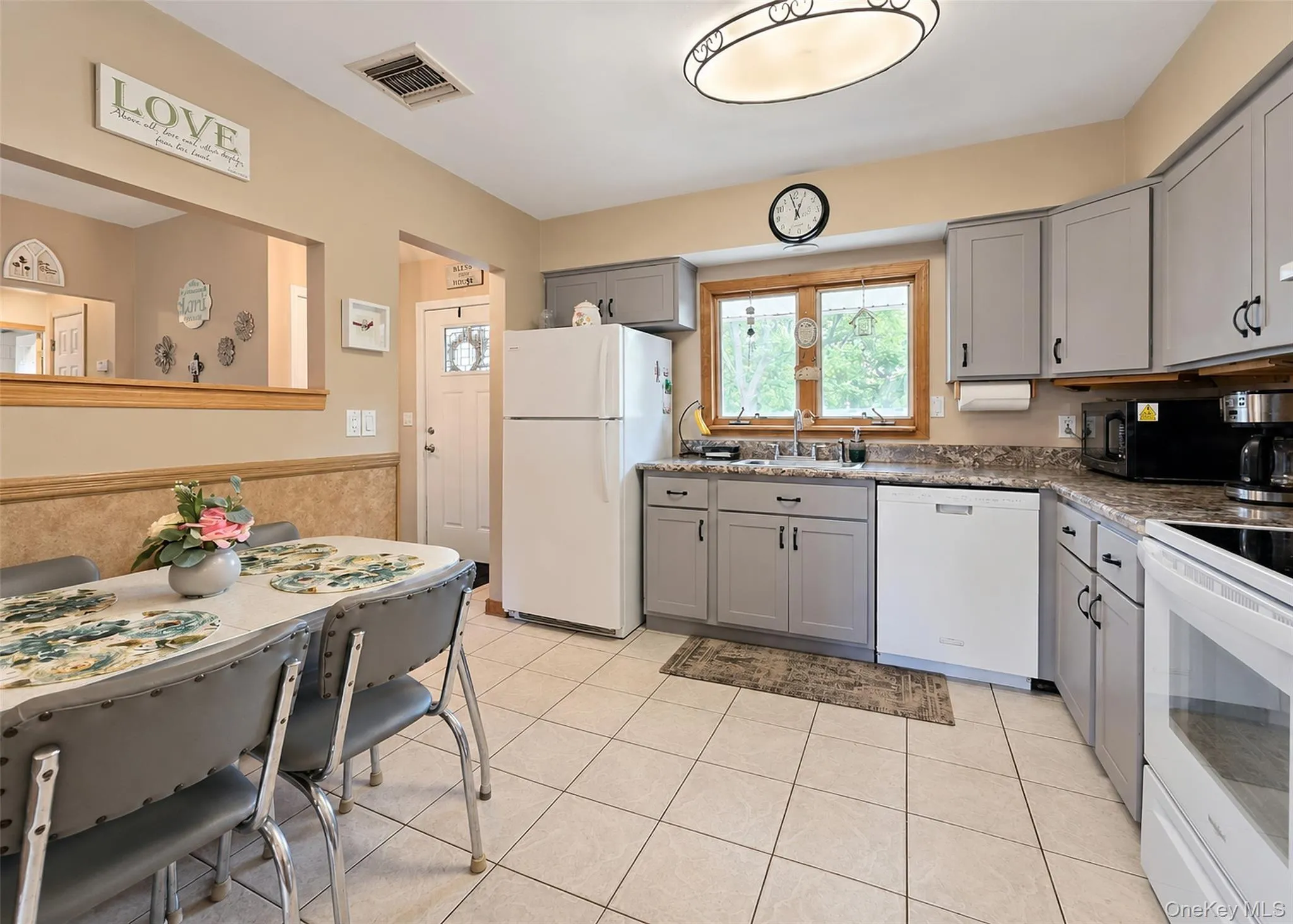 1 Lisa Lane, Brookhaven, NY, 4 Bedrooms Bedrooms, 10 Rooms Rooms,2 BathroomsBathrooms,Residential,For Rent,Lisa,0,1047527 1 Lisa Lane, Brookhaven, NY, 4 Bedrooms Bedrooms, 10 Rooms Rooms,2 BathroomsBathrooms,Residential,For Rent,Lisa,0,1047527