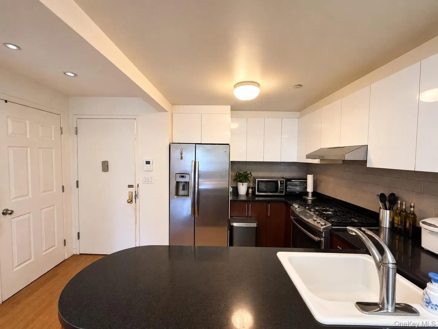 136-46 41st Avenue, New York, NY, 2 Bedrooms Bedrooms, 6 Rooms Rooms,2 BathroomsBathrooms,Residential,For Rent,41st,0,1047531 136-46 41st Avenue, New York, NY, 2 Bedrooms Bedrooms, 6 Rooms Rooms,2 BathroomsBathrooms,Residential,For Rent,41st,0,1047531