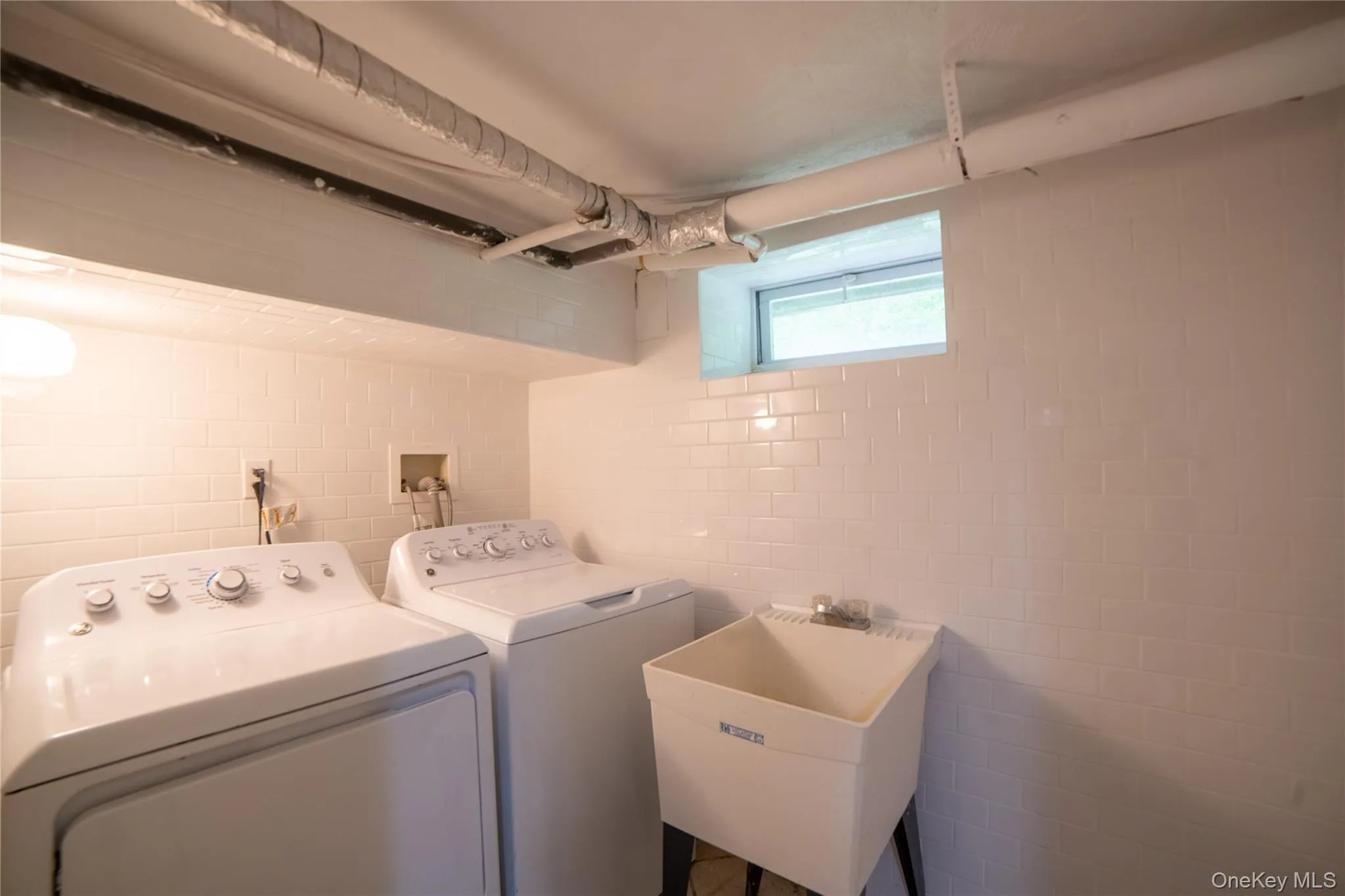 154 Bell Road, Scarsdale, NY, 3 Bedrooms Bedrooms, 7 Rooms Rooms,2 BathroomsBathrooms,Residential Lease,For Rent,Bell,0,1047532 154 Bell Road, Scarsdale, NY, 3 Bedrooms Bedrooms, 7 Rooms Rooms,2 BathroomsBathrooms,Residential Lease,For Rent,Bell,0,1047532