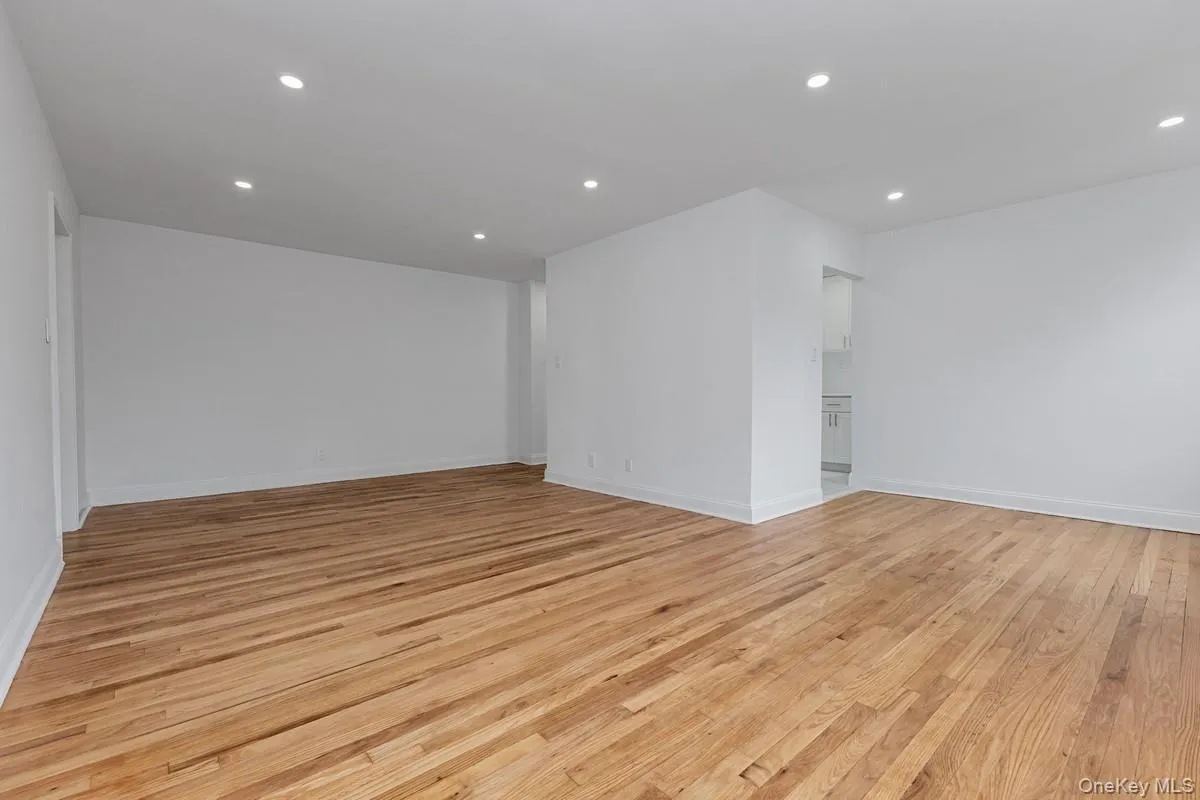 65-35 Yellowstone . Boulevard, New York, NY, 1 Bedroom Bedrooms, 4 Rooms Rooms,1 BathroomBathrooms,Residential,For Rent,Yellowstone .,0,1047534 65-35 Yellowstone . Boulevard, New York, NY, 1 Bedroom Bedrooms, 4 Rooms Rooms,1 BathroomBathrooms,Residential,For Rent,Yellowstone .,0,1047534