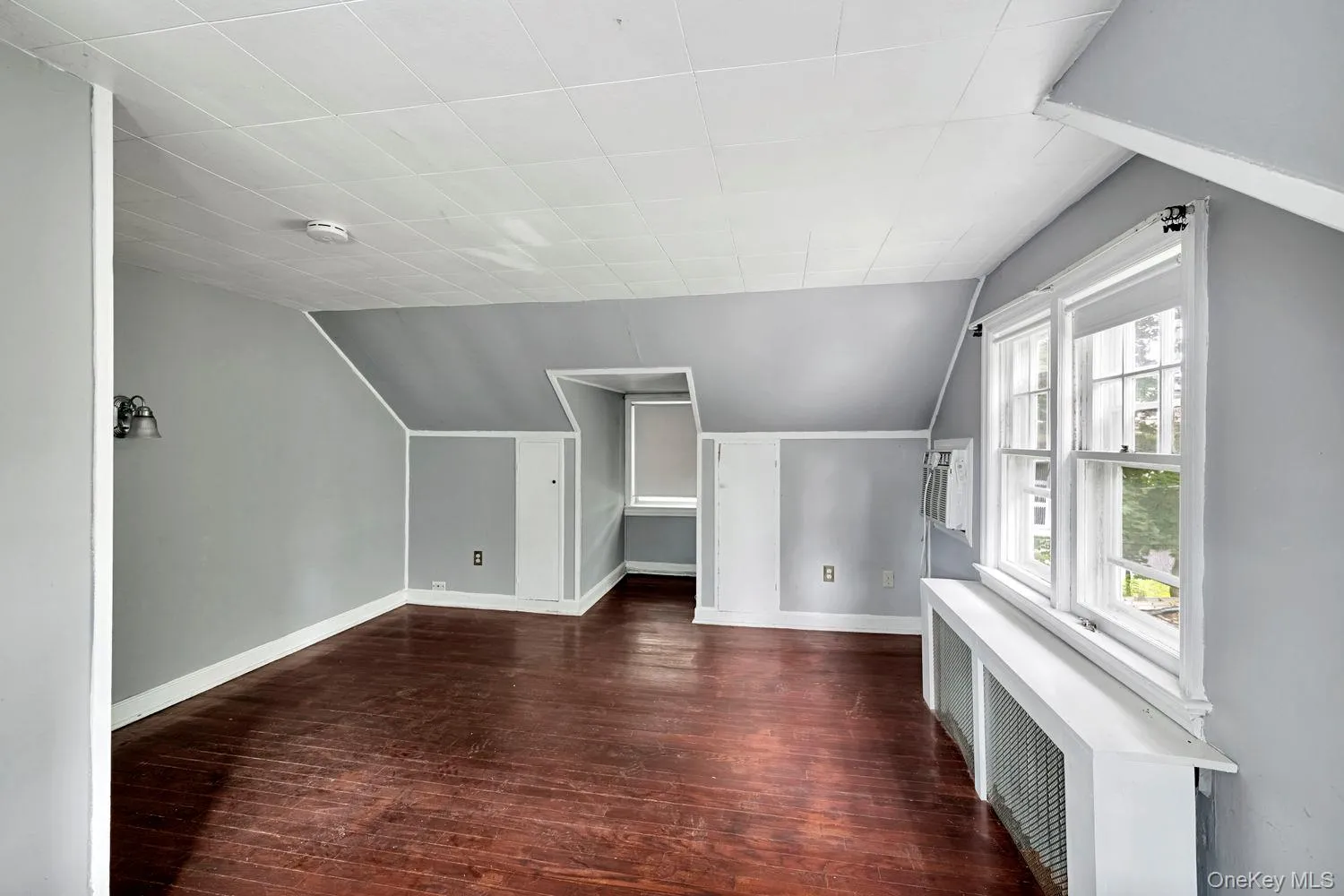 Fourth bedroom, second floor. Fourth bedroom, second floor.