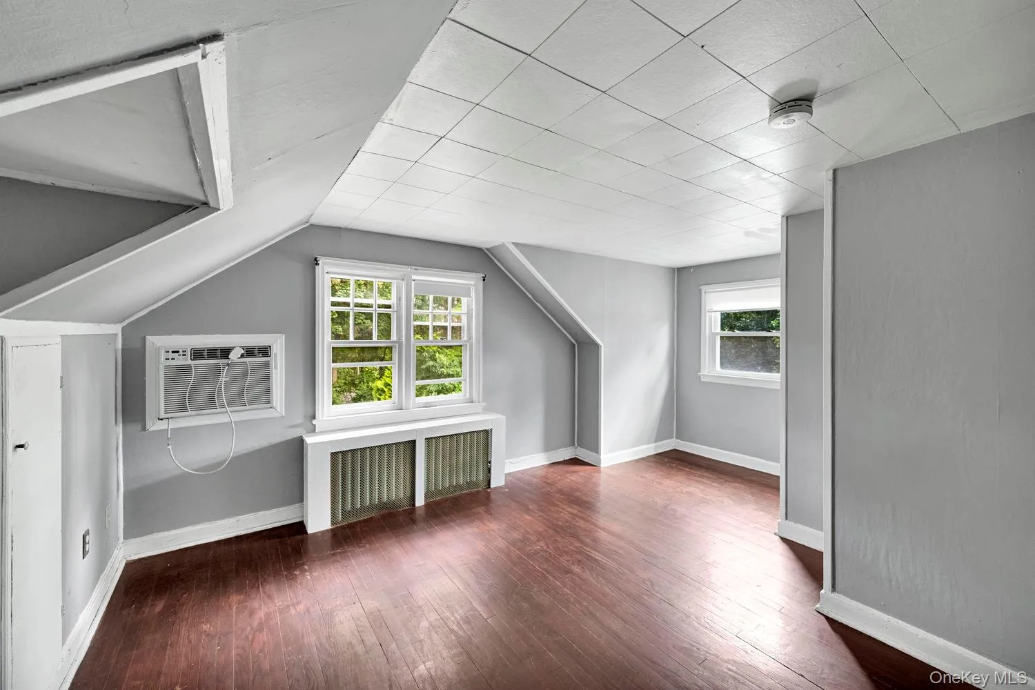 Fourth bedroom, second floor. Fourth bedroom, second floor.