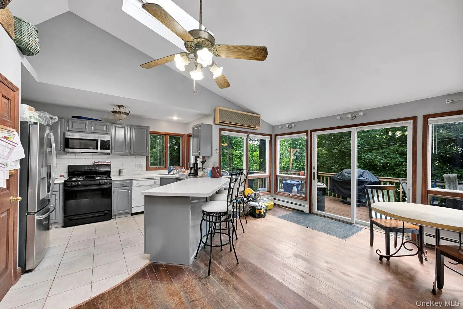 Spacious eat-in kitchen with plenty of windows and vaulted ceilings. Spacious eat-in kitchen with plenty of windows and vaulted ceilings.