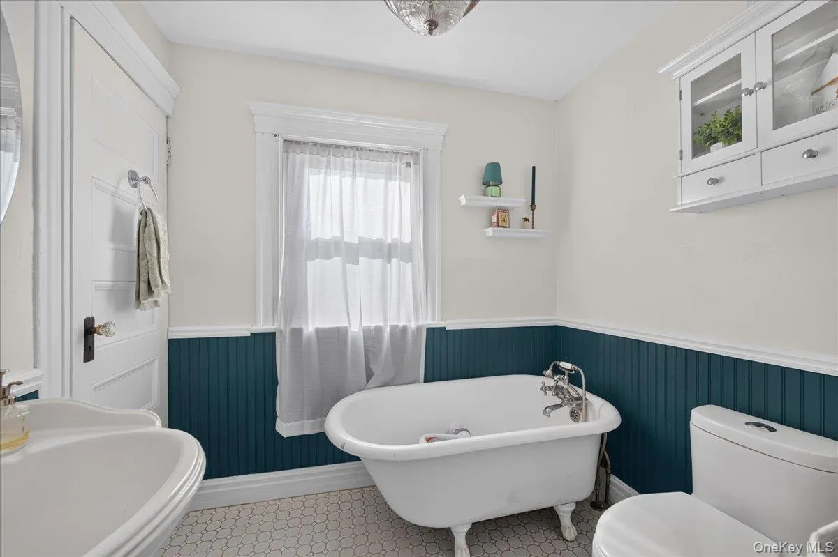 258 Ocean Avenue, Brookhaven, NY, 4 Bedrooms Bedrooms, 8 Rooms Rooms,2 BathroomsBathrooms,Residential,For Rent,Ocean,0,1047551 258 Ocean Avenue, Brookhaven, NY, 4 Bedrooms Bedrooms, 8 Rooms Rooms,2 BathroomsBathrooms,Residential,For Rent,Ocean,0,1047551