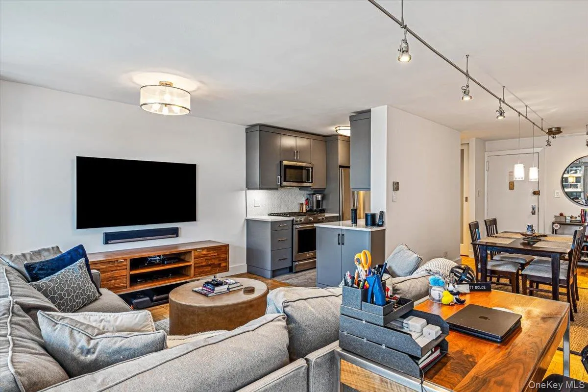 1815 215th Street, New York, NY, 1 Bedroom Bedrooms, 4 Rooms Rooms,1 BathroomBathrooms,Residential,For Rent,215th,0,1047555 1815 215th Street, New York, NY, 1 Bedroom Bedrooms, 4 Rooms Rooms,1 BathroomBathrooms,Residential,For Rent,215th,0,1047555