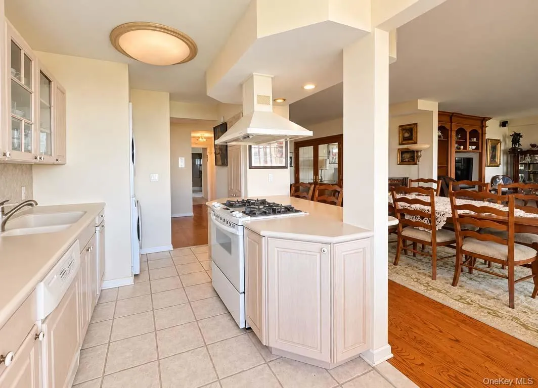 27010 Grand Central Parkway, New York, NY, 2 Bedrooms Bedrooms, 5 Rooms Rooms,2 BathroomsBathrooms,Residential,For Rent,Grand Central,0,1047556 27010 Grand Central Parkway, New York, NY, 2 Bedrooms Bedrooms, 5 Rooms Rooms,2 BathroomsBathrooms,Residential,For Rent,Grand Central,0,1047556