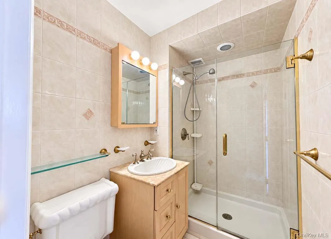 27010 Grand Central Parkway, New York, NY, 2 Bedrooms Bedrooms, 5 Rooms Rooms,2 BathroomsBathrooms,Residential,For Rent,Grand Central,0,1047556 27010 Grand Central Parkway, New York, NY, 2 Bedrooms Bedrooms, 5 Rooms Rooms,2 BathroomsBathrooms,Residential,For Rent,Grand Central,0,1047556