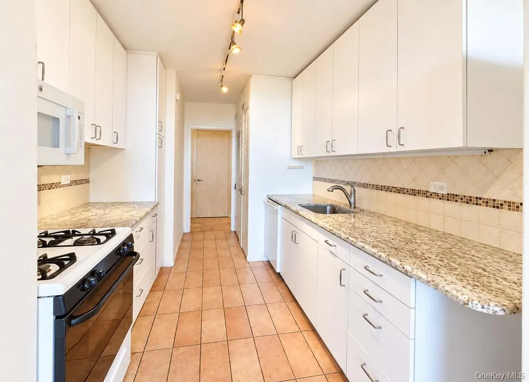 27010 Grand Central, New York, NY, 2 Bedrooms Bedrooms, 5 Rooms Rooms,2 BathroomsBathrooms,Residential,For Rent,Grand Central,0,1047564 27010 Grand Central, New York, NY, 2 Bedrooms Bedrooms, 5 Rooms Rooms,2 BathroomsBathrooms,Residential,For Rent,Grand Central,0,1047564