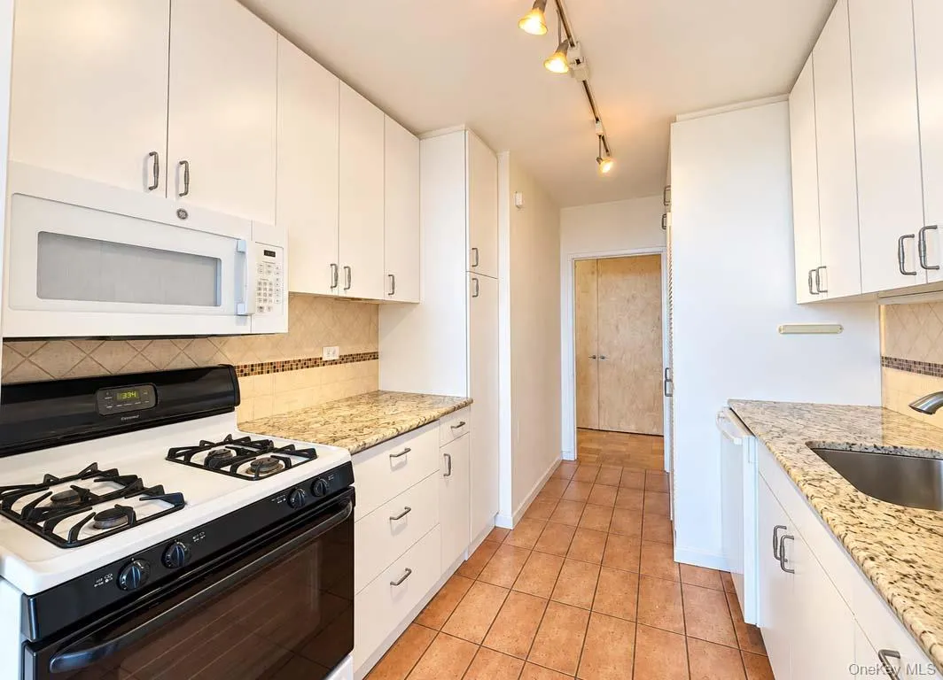 27010 Grand Central, New York, NY, 2 Bedrooms Bedrooms, 5 Rooms Rooms,2 BathroomsBathrooms,Residential,For Rent,Grand Central,0,1047564 27010 Grand Central, New York, NY, 2 Bedrooms Bedrooms, 5 Rooms Rooms,2 BathroomsBathrooms,Residential,For Rent,Grand Central,0,1047564
