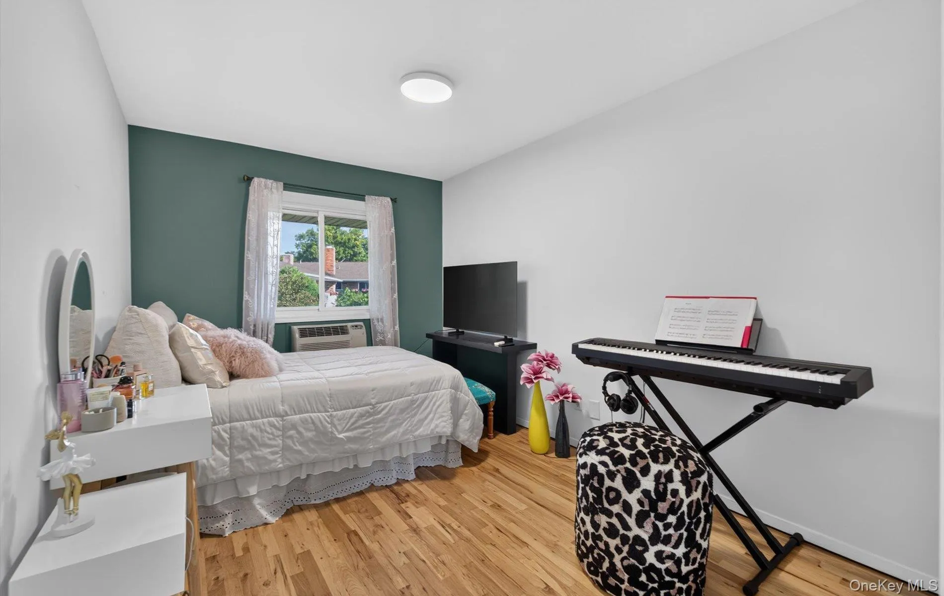 1 Toms Point Lane, North Hempstead, NY, 1 Bedroom Bedrooms, 3 Rooms Rooms,1 BathroomBathrooms,Residential,For Rent,Toms Point,0,1047574 1 Toms Point Lane, North Hempstead, NY, 1 Bedroom Bedrooms, 3 Rooms Rooms,1 BathroomBathrooms,Residential,For Rent,Toms Point,0,1047574