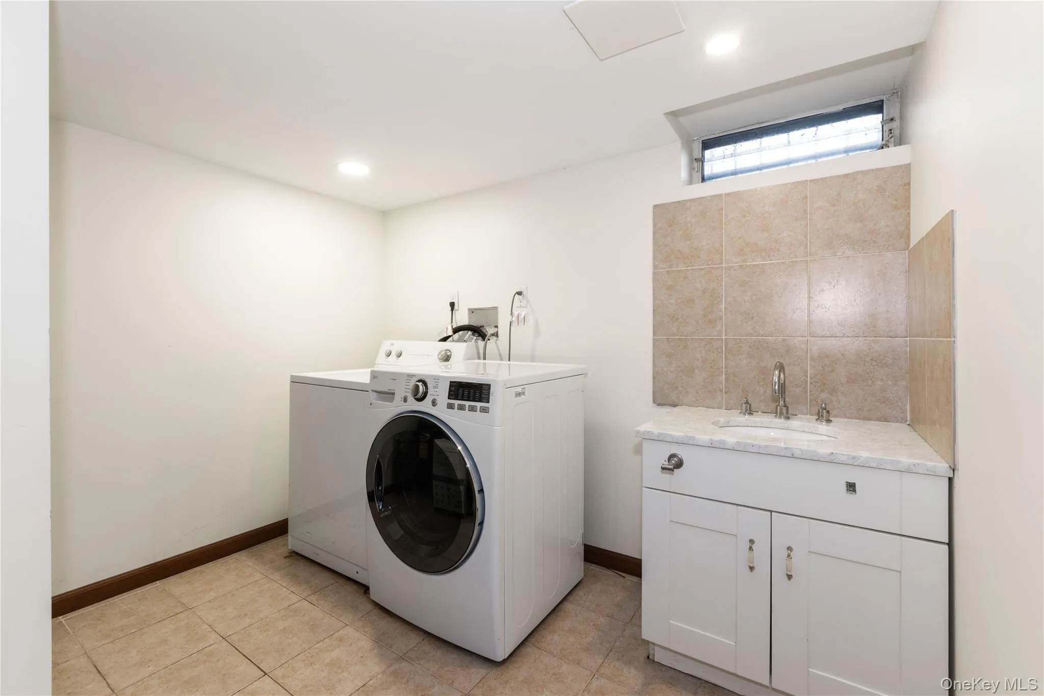 18407A 58th Avenue, New York, NY, 2 Bedrooms Bedrooms, 7 Rooms Rooms,2 BathroomsBathrooms,Residential,For Rent,58th,0,1047575 18407A 58th Avenue, New York, NY, 2 Bedrooms Bedrooms, 7 Rooms Rooms,2 BathroomsBathrooms,Residential,For Rent,58th,0,1047575