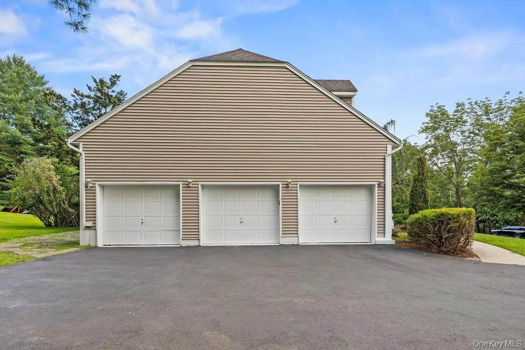10 Golden Road, Ramapo, NY, 8 Bedrooms Bedrooms, 20 Rooms Rooms,4 BathroomsBathrooms,Residential,For Rent,Golden,0,1047577 10 Golden Road, Ramapo, NY, 8 Bedrooms Bedrooms, 20 Rooms Rooms,4 BathroomsBathrooms,Residential,For Rent,Golden,0,1047577