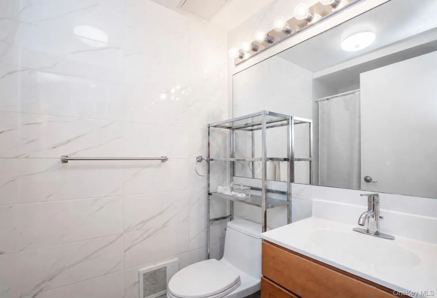 116-11 Curzon Road, New York, NY, 2 Bedrooms Bedrooms, 6 Rooms Rooms,2 BathroomsBathrooms,Residential,For Rent,Curzon,0,1047578 116-11 Curzon Road, New York, NY, 2 Bedrooms Bedrooms, 6 Rooms Rooms,2 BathroomsBathrooms,Residential,For Rent,Curzon,0,1047578