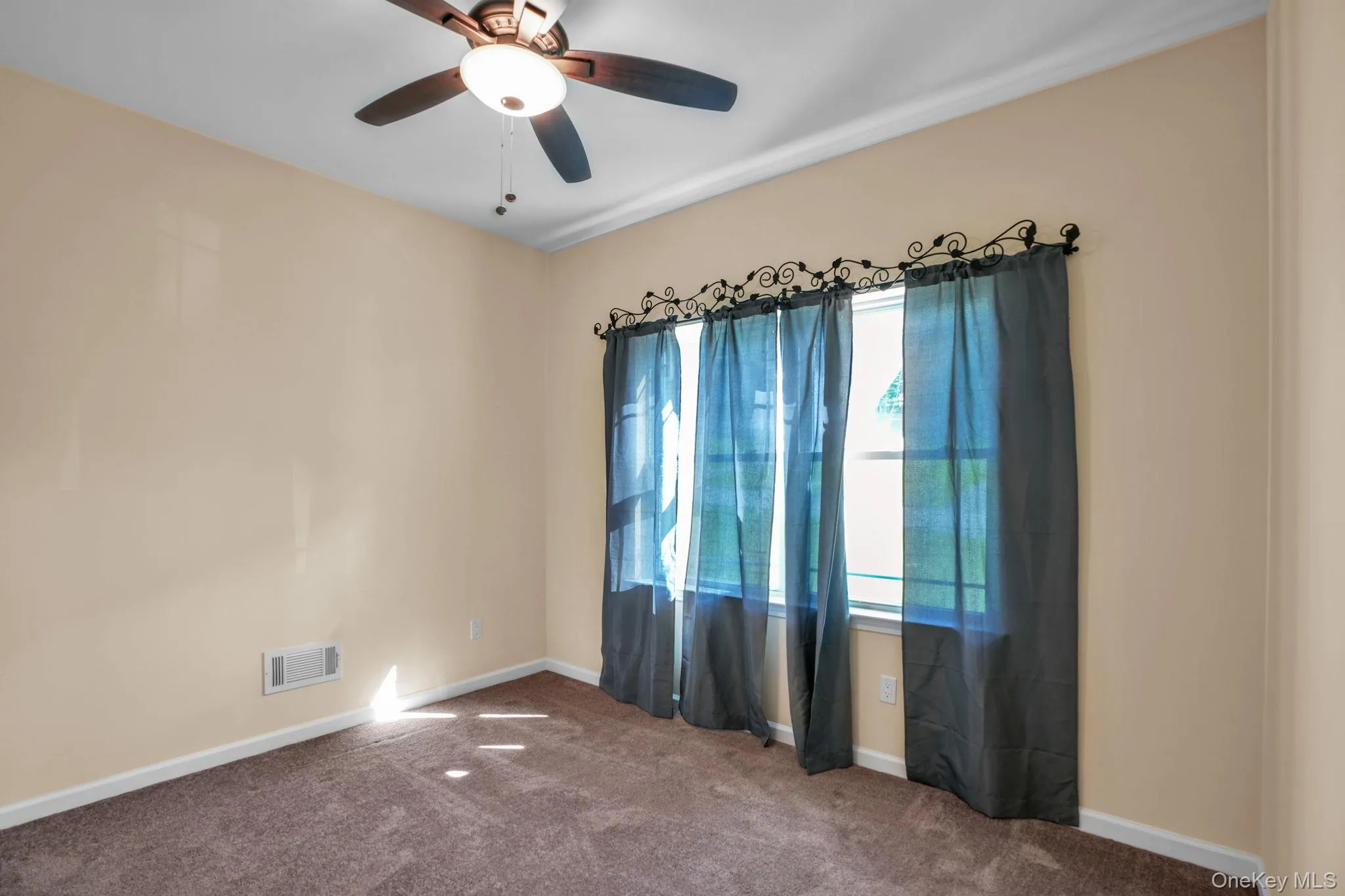 53 Highland View Place, Middletown, NY, 3 Bedrooms Bedrooms, 6 Rooms Rooms,2 BathroomsBathrooms,Residential,For Rent,Highland View,0,1047583 53 Highland View Place, Middletown, NY, 3 Bedrooms Bedrooms, 6 Rooms Rooms,2 BathroomsBathrooms,Residential,For Rent,Highland View,0,1047583