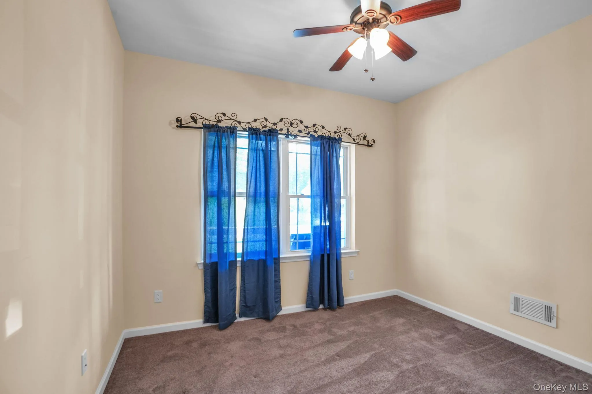 53 Highland View Place, Middletown, NY, 3 Bedrooms Bedrooms, 6 Rooms Rooms,2 BathroomsBathrooms,Residential,For Rent,Highland View,0,1047583 53 Highland View Place, Middletown, NY, 3 Bedrooms Bedrooms, 6 Rooms Rooms,2 BathroomsBathrooms,Residential,For Rent,Highland View,0,1047583