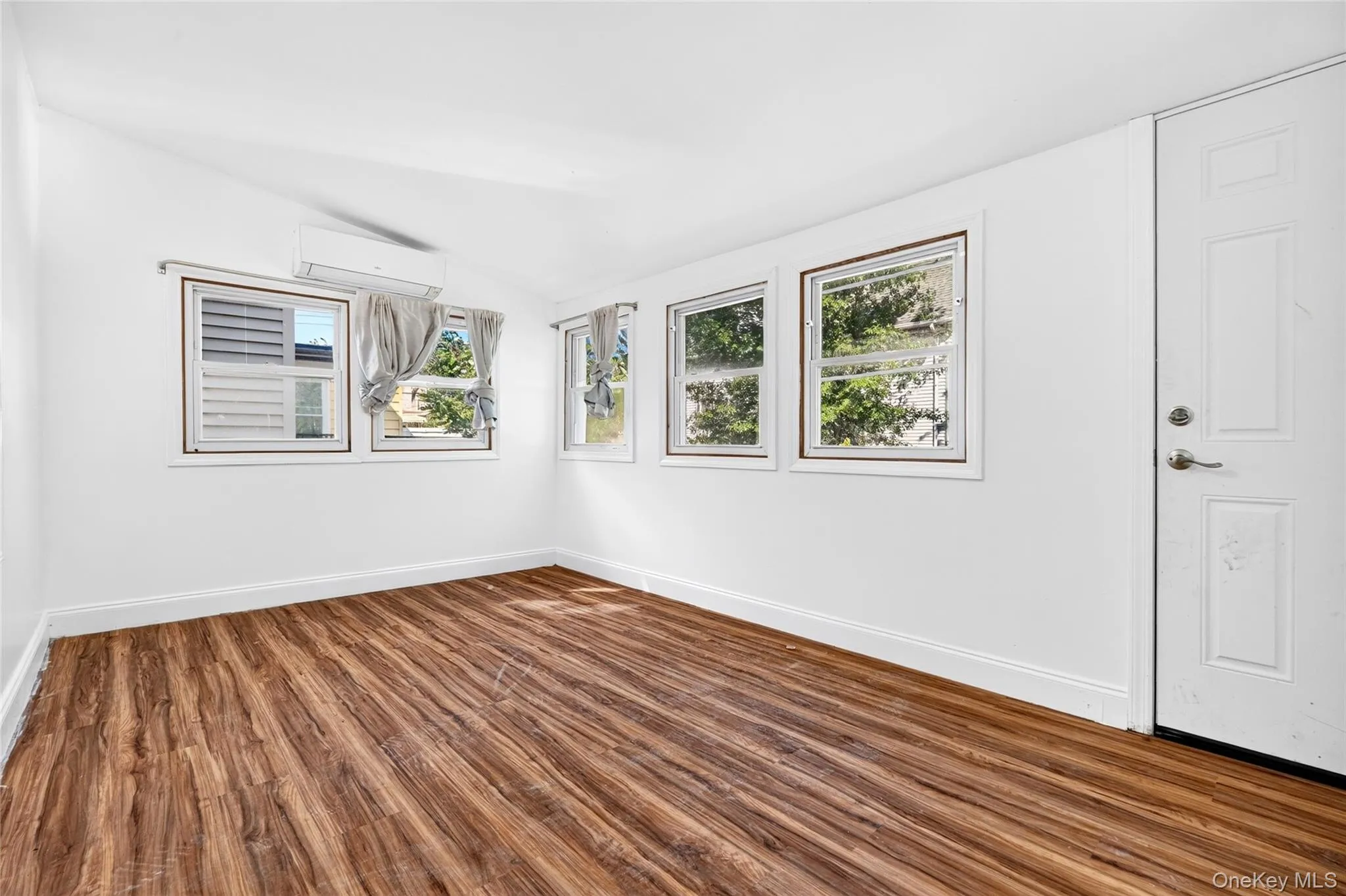 1787 Randall Avenue, New York, NY, 4 Bedrooms Bedrooms, 6 Rooms Rooms,1 BathroomBathrooms,Residential,For Rent,Randall,0,1047589 1787 Randall Avenue, New York, NY, 4 Bedrooms Bedrooms, 6 Rooms Rooms,1 BathroomBathrooms,Residential,For Rent,Randall,0,1047589