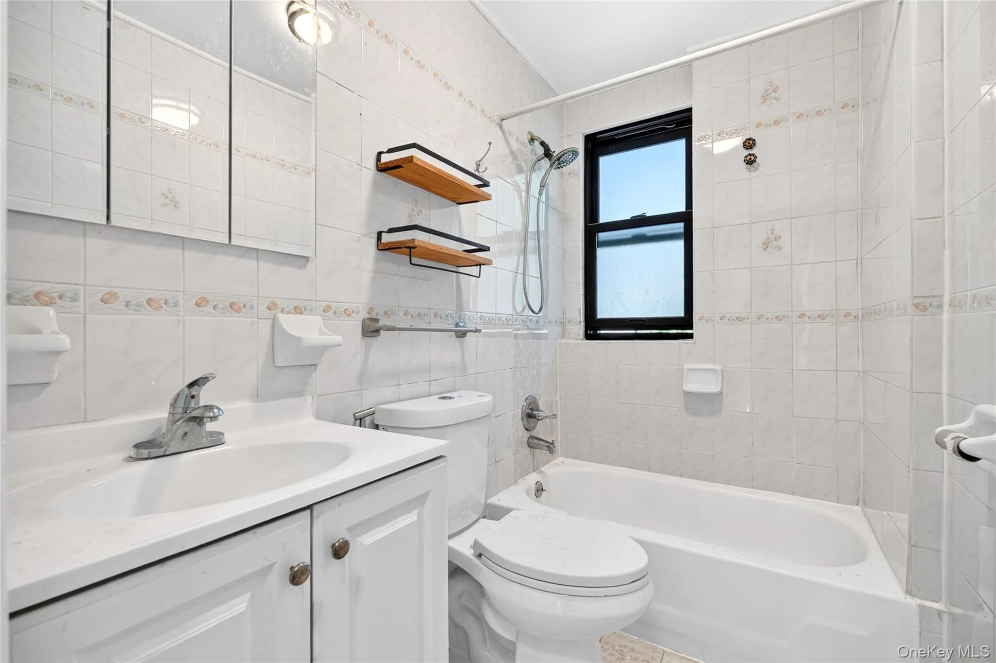 1787 Randall Avenue, New York, NY, 4 Bedrooms Bedrooms, 6 Rooms Rooms,1 BathroomBathrooms,Residential,For Rent,Randall,0,1047589 1787 Randall Avenue, New York, NY, 4 Bedrooms Bedrooms, 6 Rooms Rooms,1 BathroomBathrooms,Residential,For Rent,Randall,0,1047589