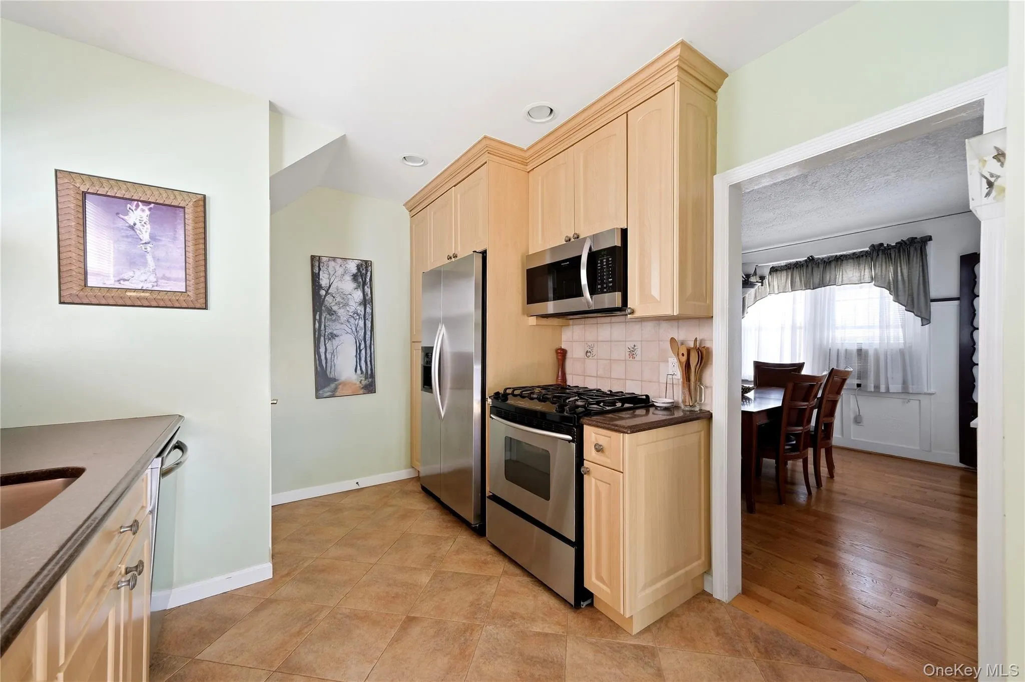 410 Clinton Street, Hempstead, NY, 3 Bedrooms Bedrooms, 12 Rooms Rooms,1 BathroomBathrooms,Residential,For Rent,Clinton,0,1047596 410 Clinton Street, Hempstead, NY, 3 Bedrooms Bedrooms, 12 Rooms Rooms,1 BathroomBathrooms,Residential,For Rent,Clinton,0,1047596