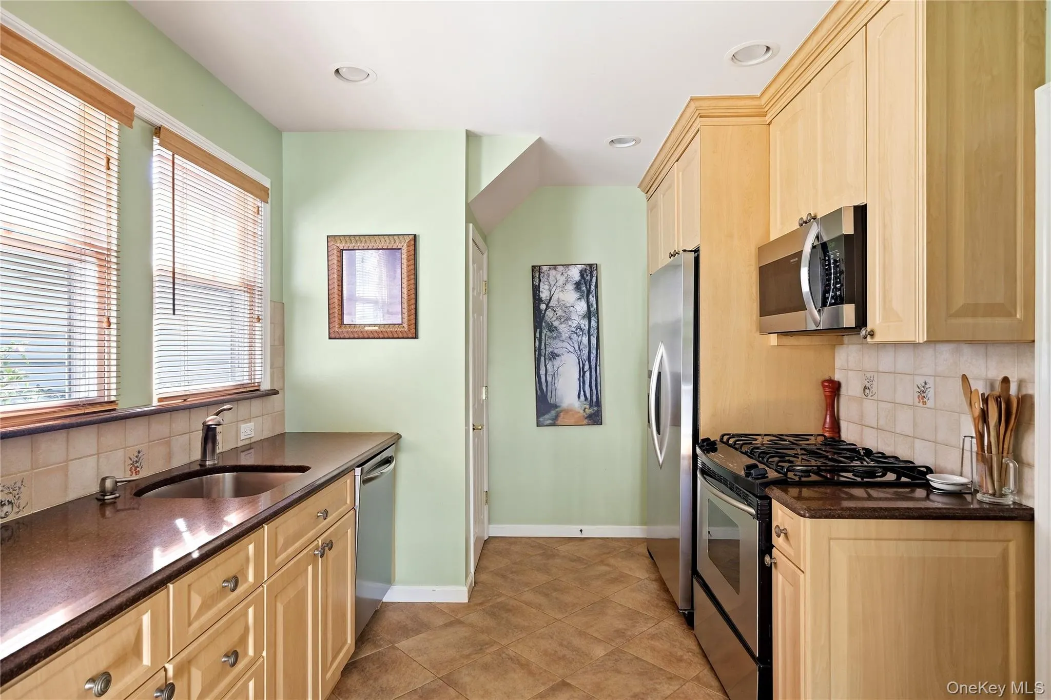 410 Clinton Street, Hempstead, NY, 3 Bedrooms Bedrooms, 12 Rooms Rooms,1 BathroomBathrooms,Residential,For Rent,Clinton,0,1047596 410 Clinton Street, Hempstead, NY, 3 Bedrooms Bedrooms, 12 Rooms Rooms,1 BathroomBathrooms,Residential,For Rent,Clinton,0,1047596