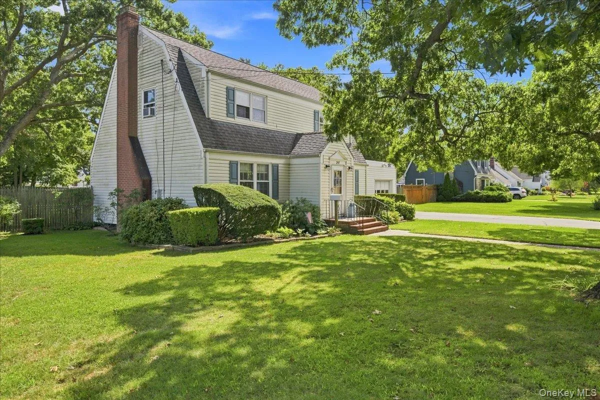 297 Maple Avenue, Brookhaven, NY, 3 Bedrooms Bedrooms, 8 Rooms Rooms,2 BathroomsBathrooms,Residential,For Rent,Maple,0,1047600 297 Maple Avenue, Brookhaven, NY, 3 Bedrooms Bedrooms, 8 Rooms Rooms,2 BathroomsBathrooms,Residential,For Rent,Maple,0,1047600