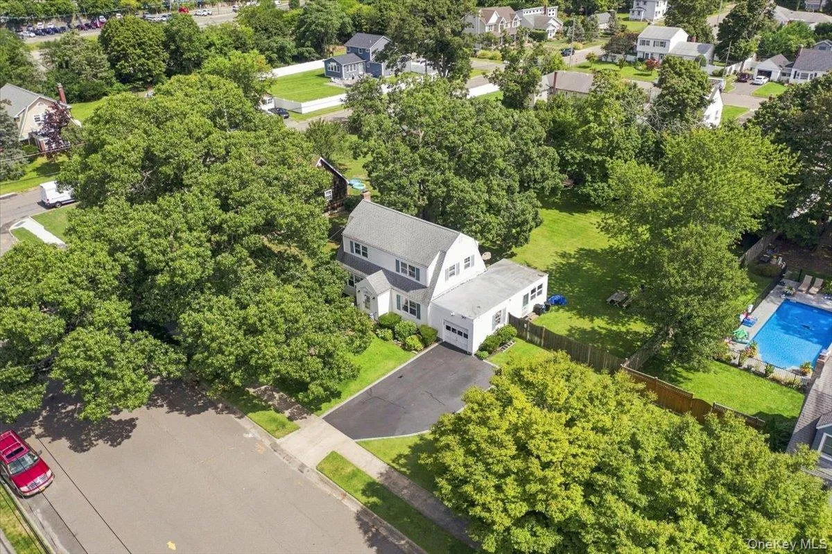 297 Maple Avenue, Brookhaven, NY, 3 Bedrooms Bedrooms, 8 Rooms Rooms,2 BathroomsBathrooms,Residential,For Rent,Maple,0,1047600 297 Maple Avenue, Brookhaven, NY, 3 Bedrooms Bedrooms, 8 Rooms Rooms,2 BathroomsBathrooms,Residential,For Rent,Maple,0,1047600