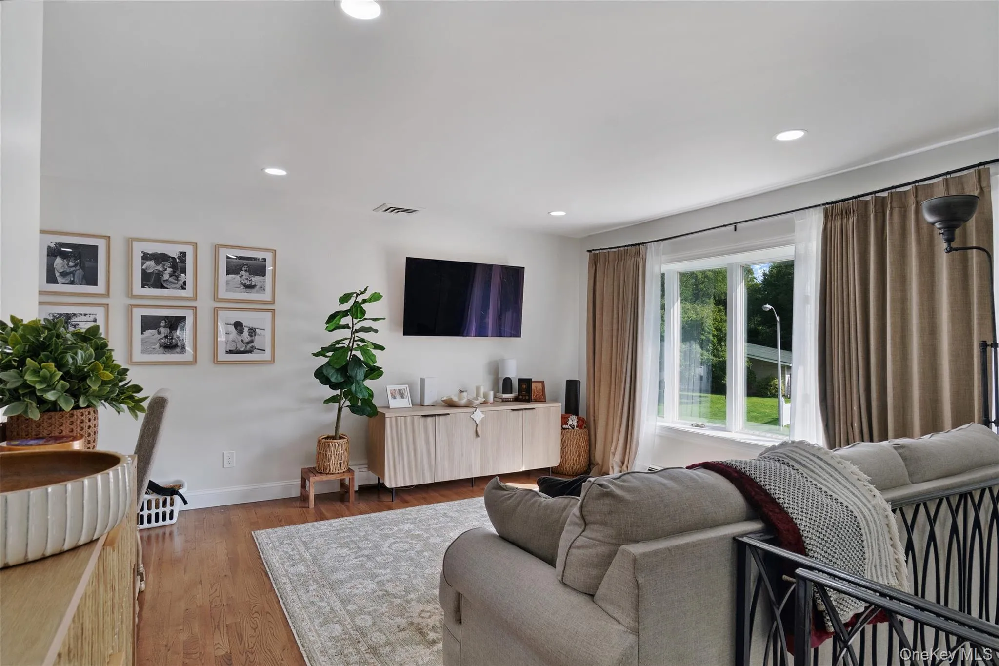 41 Richmond Street, Islip, NY, 4 Bedrooms Bedrooms, 9 Rooms Rooms,2 BathroomsBathrooms,Residential,For Rent,Richmond,0,1047602 41 Richmond Street, Islip, NY, 4 Bedrooms Bedrooms, 9 Rooms Rooms,2 BathroomsBathrooms,Residential,For Rent,Richmond,0,1047602